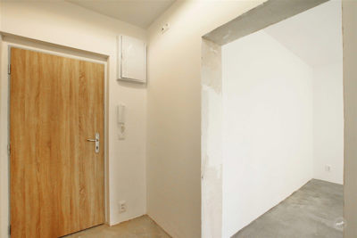 Pardubice,_prodej_bytu_2+kk_po_rekonstrukci_56_m2_+_lodzie,_sklep__014