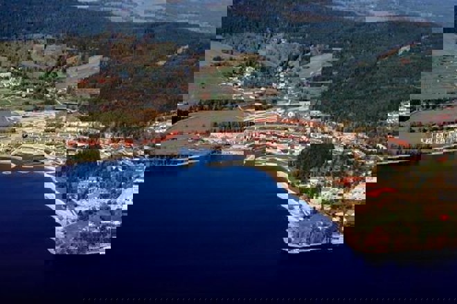 Doky - Lipno, apartmán 2+kk s výhledem na jezero, bazén, suna, uzavřený areál