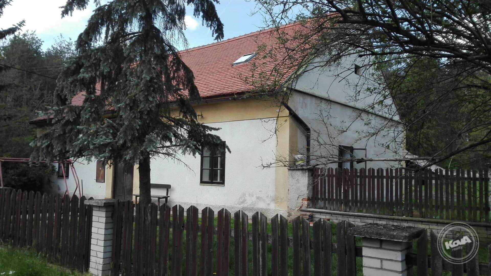 Dražba bývalé hájovny s oploceným pozemkem 1387 m2, Záboří n. Labem Dražba bývalé hájovny s oploceným pozemkem 1387 m2, Záboří n. Labem