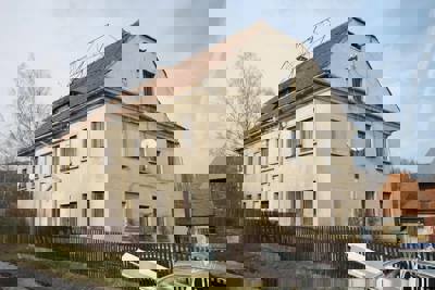 Boční pohled na činžovní dům Dražba_domu_Svor_u_České_Lípy_1
