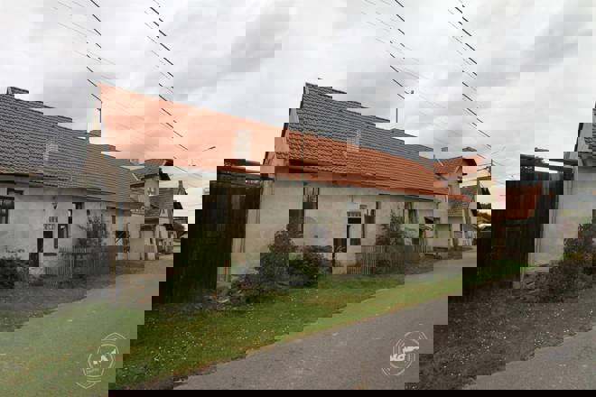 Prodej rodinného domu 270 m2 v klidné obci Rataje, okres Benešov.