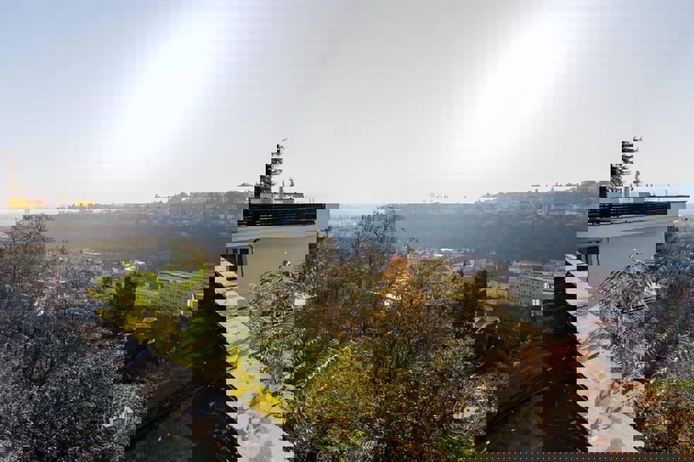 Dražba obchodu Praha 5, Smíchov - 1.JPG Dražba_obchodu_Praha_5,_Smíchov_-_1