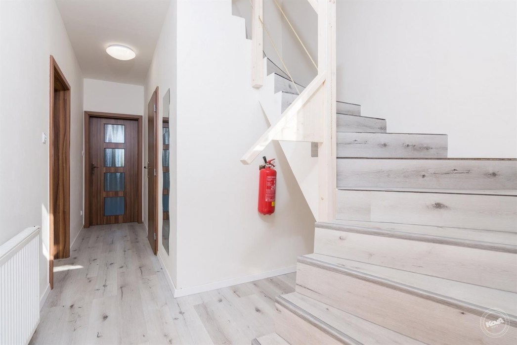 Prodej_rodinného_domu_5+kk,_132_m2_s_garáží_a_pozemkem_018