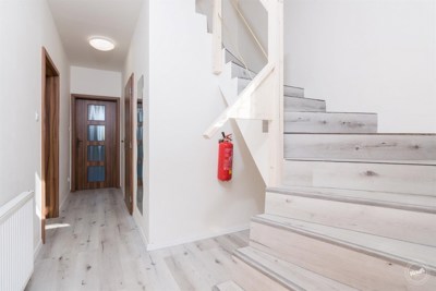 Prodej_rodinného_domu_5+kk,_132_m2_s_garáží_a_pozemkem_018