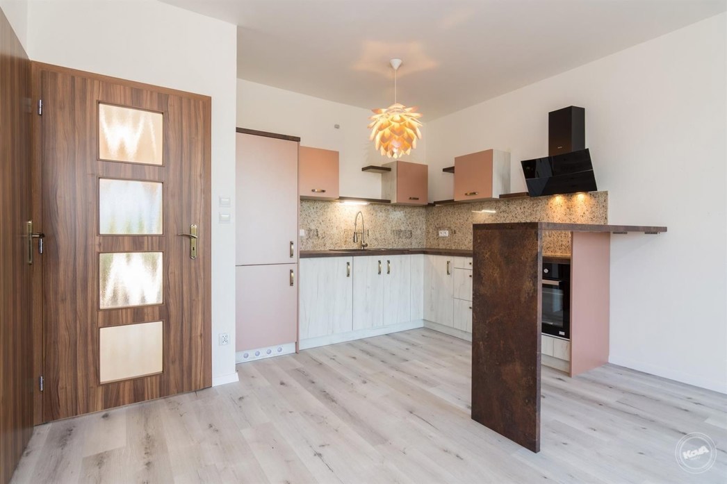 Prodej_rodinného_domu_5+kk,_132_m2_s_garáží_a_pozemkem_03