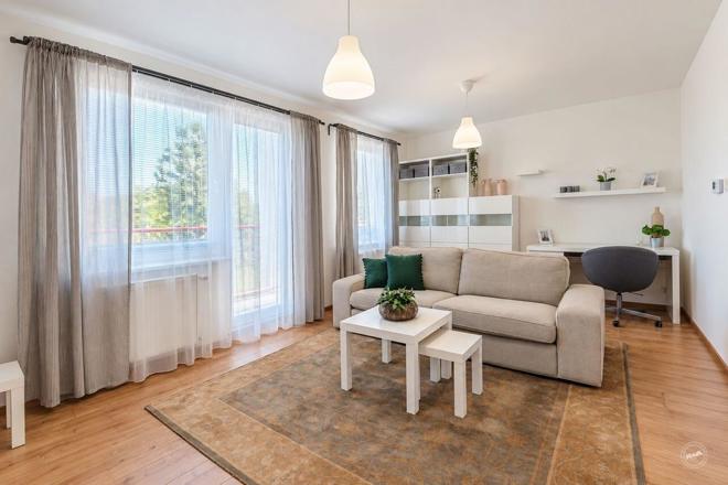Pronájem zařízeného bytu 3+1 po rekonstrukci, 82 m², 2 lodžie, garážové stání, Praha 5 – Košíře