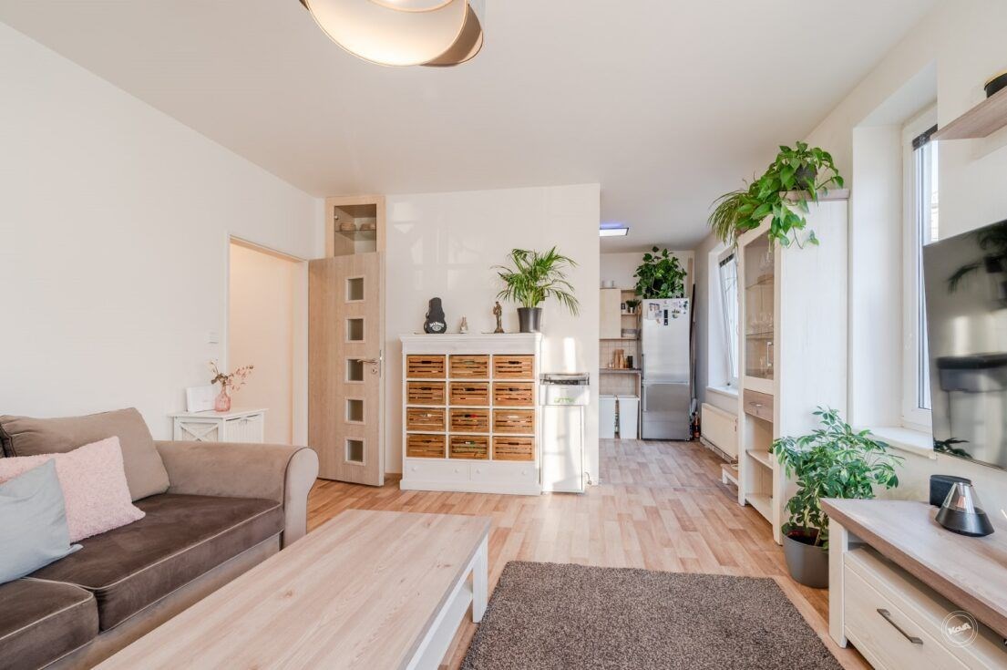 Byt 2+kk s balkónem, garážovým stáním a velkým sklepem, Sluneční město, Zbraslav