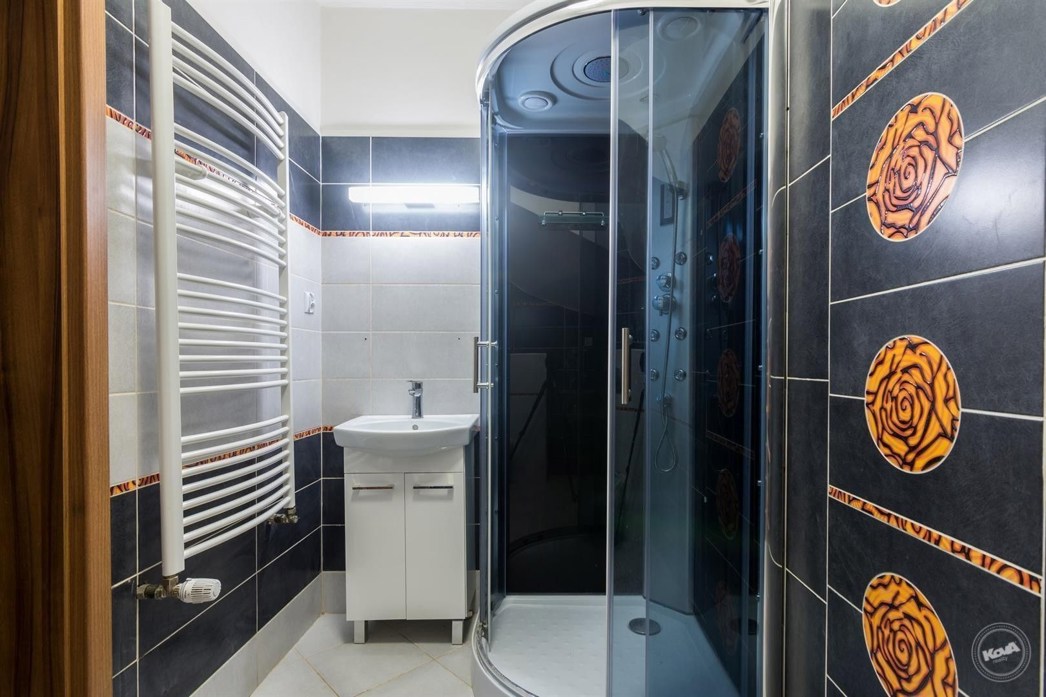 Prodej_rodinného_domu_5+kk,_132_m2_s_garáží_a_pozemkem_014