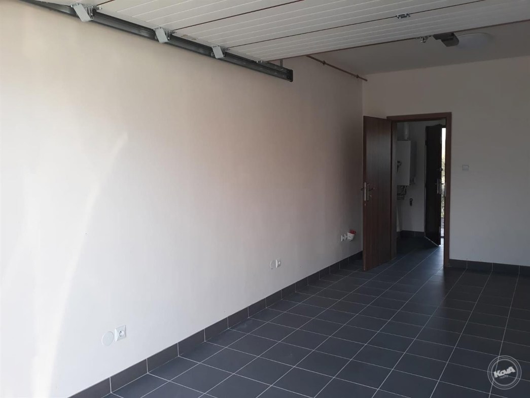 Prodej_rodinného_domu_5+kk,_132_m2_s_garáží_a_pozemkem_023 (1)