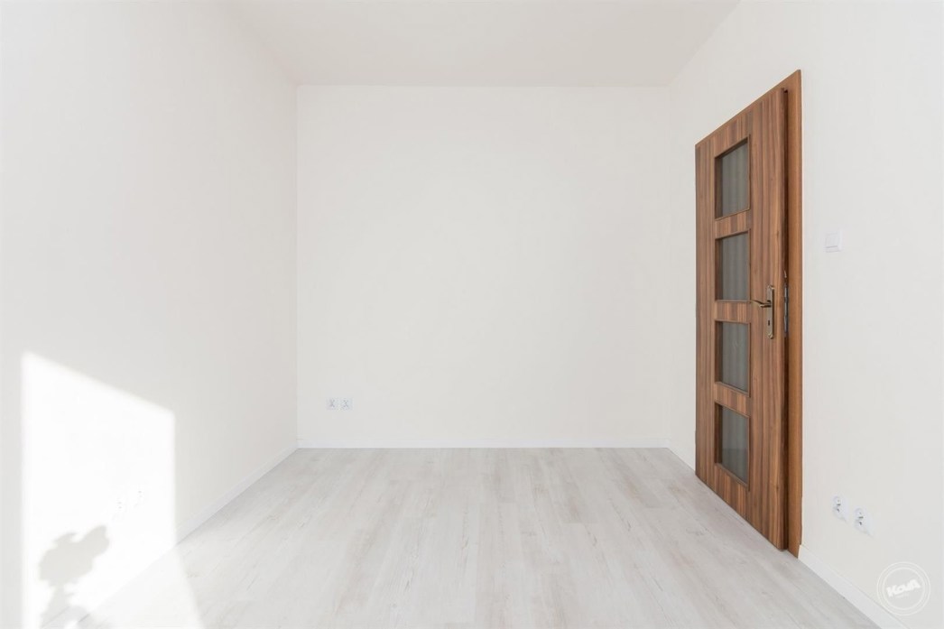 Prodej_rodinného_domu_5+kk,_132_m2_s_garáží_a_pozemkem_013