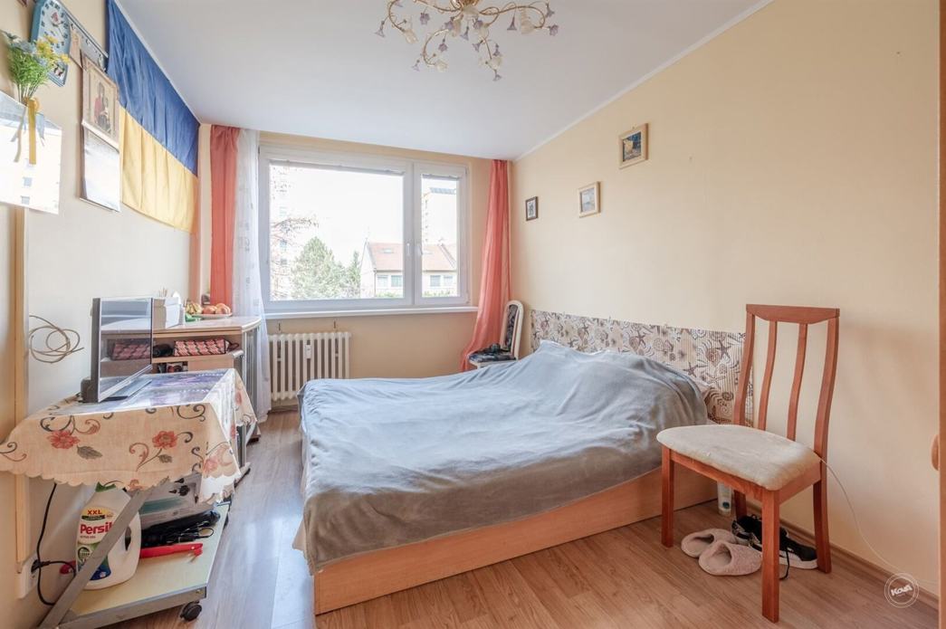Prostorný_byt_4+1_se_zasklenou_lodžií,_cca_94_m²_–_Praha_9,_Kyje_5