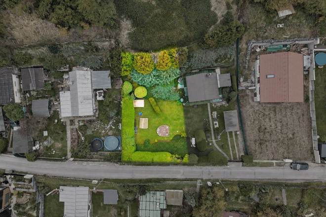 Prodej pozemku 404 m² – Strnady, Praha-Zbraslav.