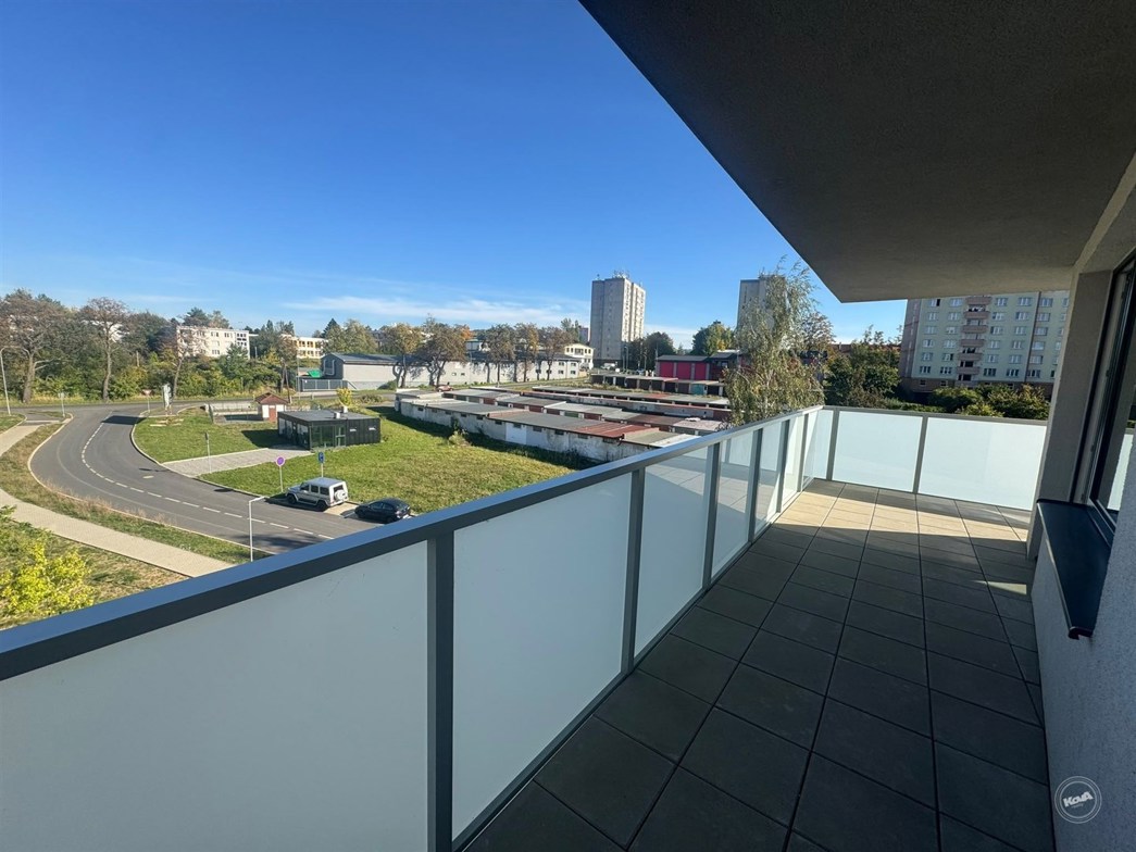 Pronájem_2+kk,_64_m²_+_balkon_18,5_m²,_Residence_Růžák_09