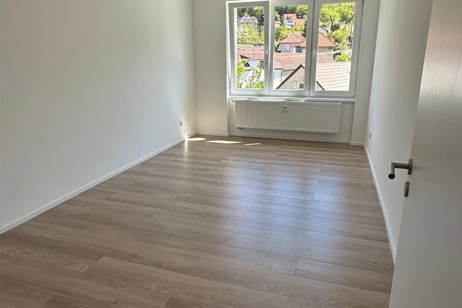 Světlý byt 2+kk ve Vraném nad Vltavou k dlouhodobému pronájmu