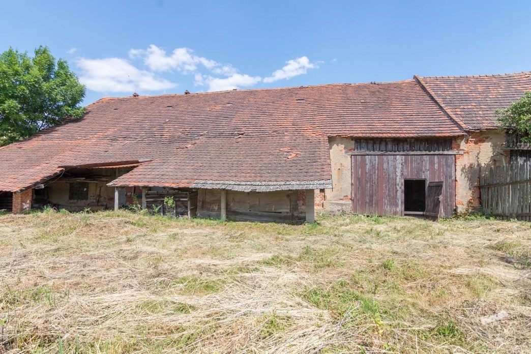 Zemědělská_usedlost_5+1_v_Robčice_u_Plzně_se_stodolama_resize