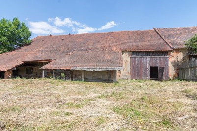 Zemědělská_usedlost_5+1_v_Robčice_u_Plzně_se_stodolama_resize