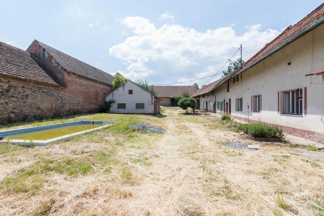 Zemědělská_usedlost_5+1_v_Robčice_u_Plzně_s_velkým_dvorem_resize