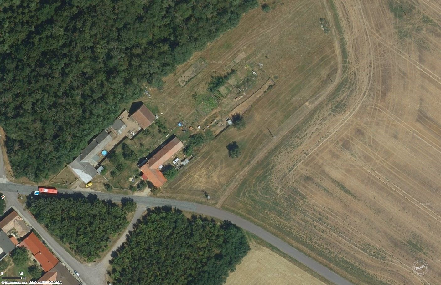 Dražba 1/2 podílu na pozemcích 2 297 m² – Mackovice, okres Znojmo