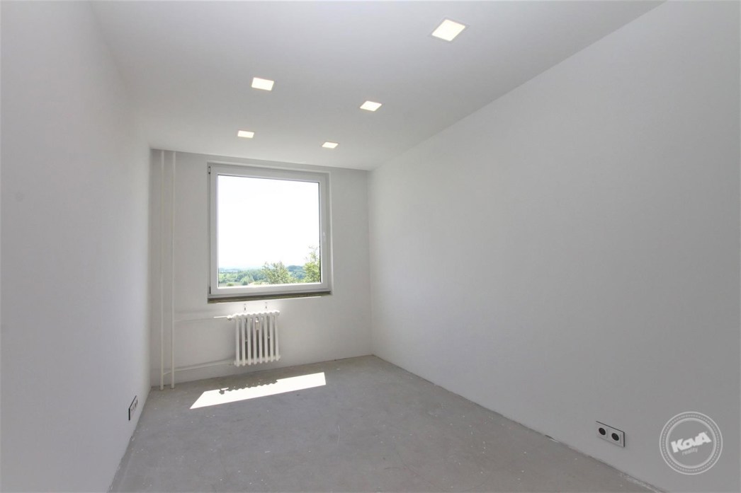 Prodej_bytu_3+kkL,_76_m²_s_výhledem_na_golfové_hřiště_08_(Kopírovat)