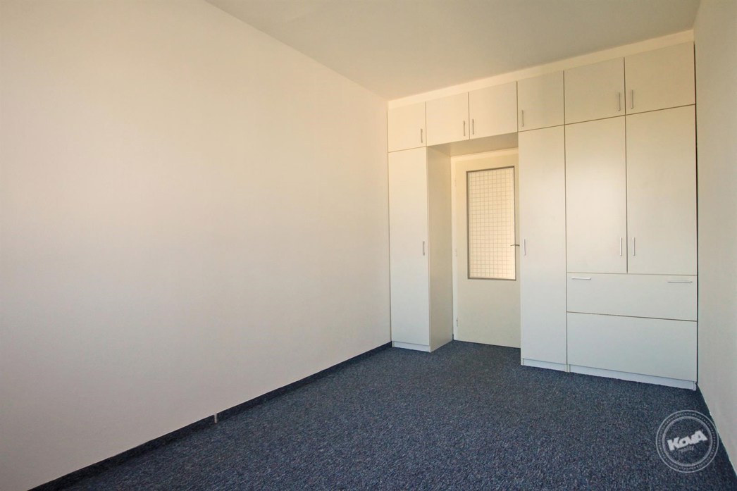 Praha_4_-_Modřany,_prodej_bytu_3+1,_76,4_m2,_lodžie,_komora,_sklep_3