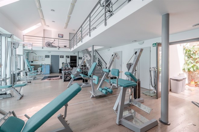 Dražba komerční budovy, Velké Popovice, Praha  východ