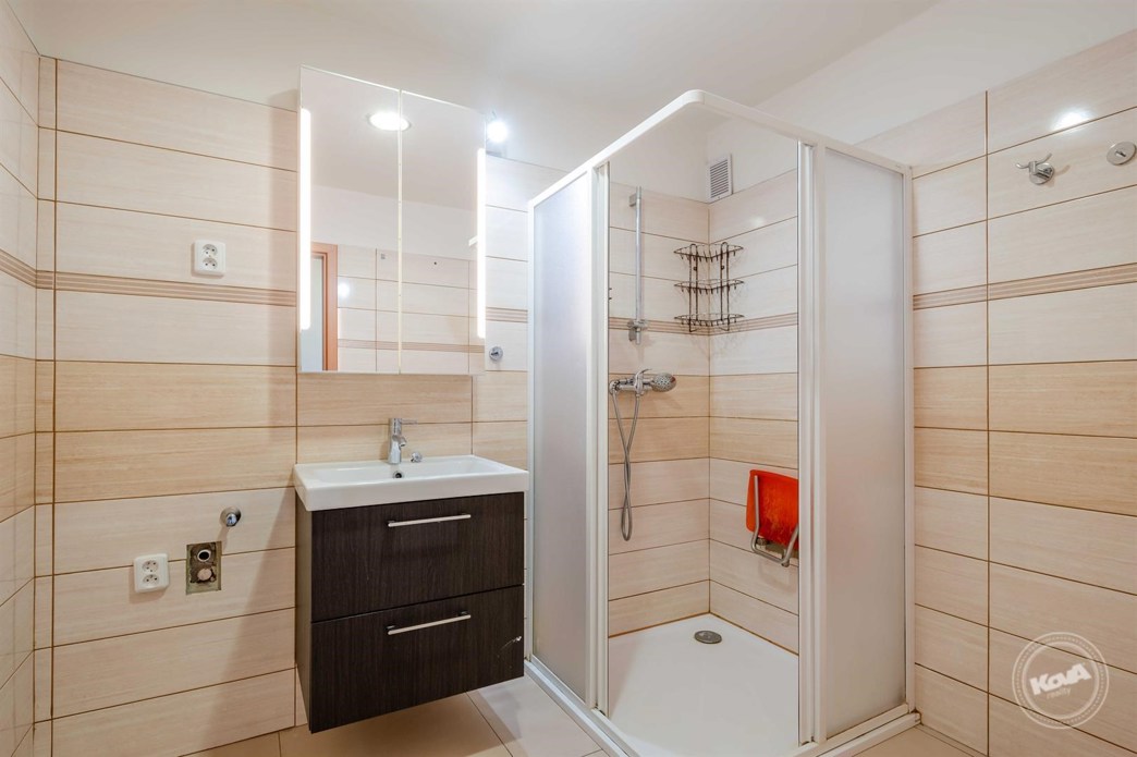 Praha_5_-_Malvazinky,_prodej_bytu_4+1,_126_m2,_lodžie,_sklep_18