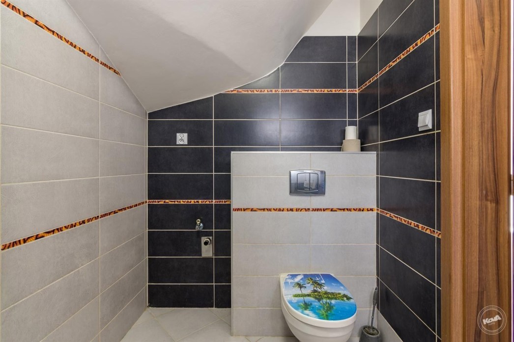 Prodej_rodinného_domu_5+kk,_132_m2_s_garáží_a_pozemkem_015