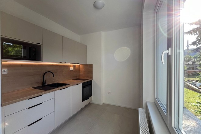 Světlý byt 2+kk ve Vraném nad Vltavou k dlouhodobému pronájmu