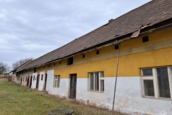 Prodej 1/2 RD + stavební pozemky 2 038 m², Libichov - Dobrovice