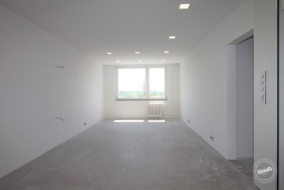 Prodej_bytu_3+kkL,_76_m²_s_výhledem_na_golfové_hřiště_01_(Kopírovat)