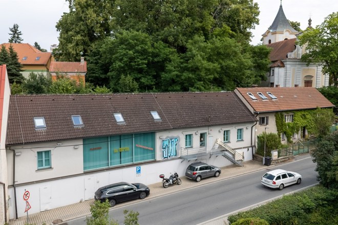 Dražba komerční budovy, Velké Popovice, Praha  východ