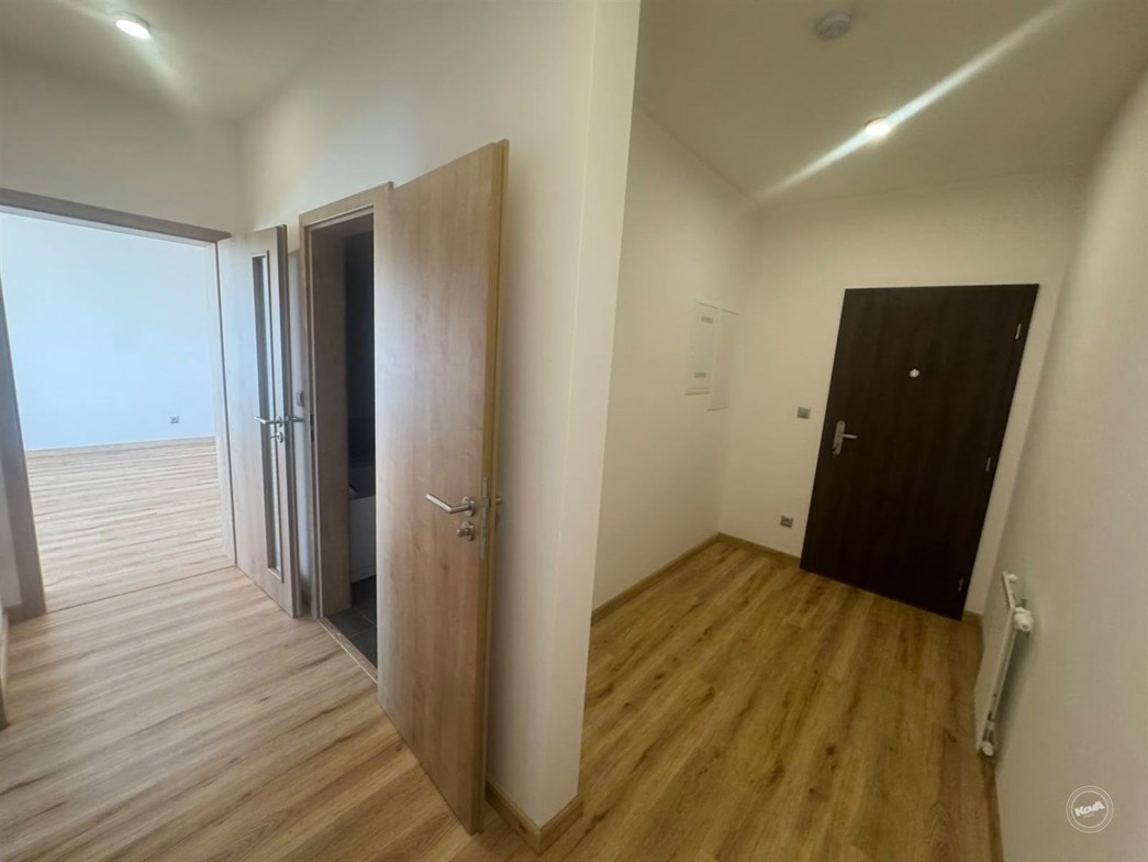 Pronájem_2+kk,_64_m²_+_balkon_18,5_m²,_Residence_Růžák_010