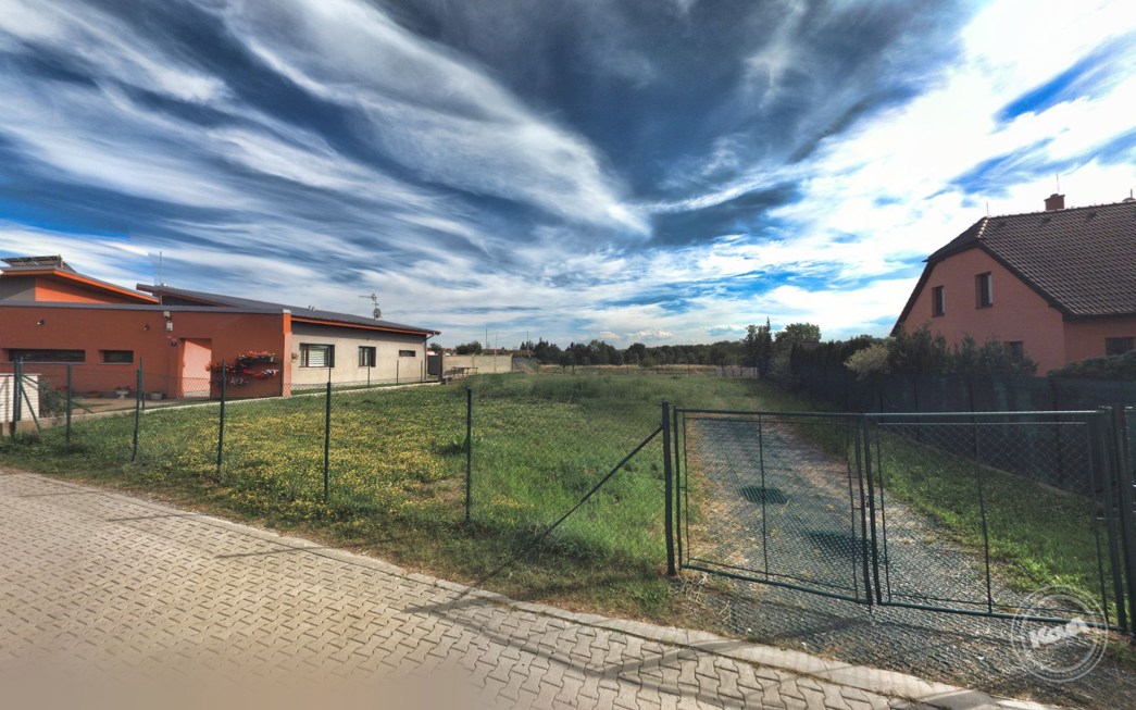 Prodej_pozemeku_Rudná_pohlešd_z_ulice_na_pozemek