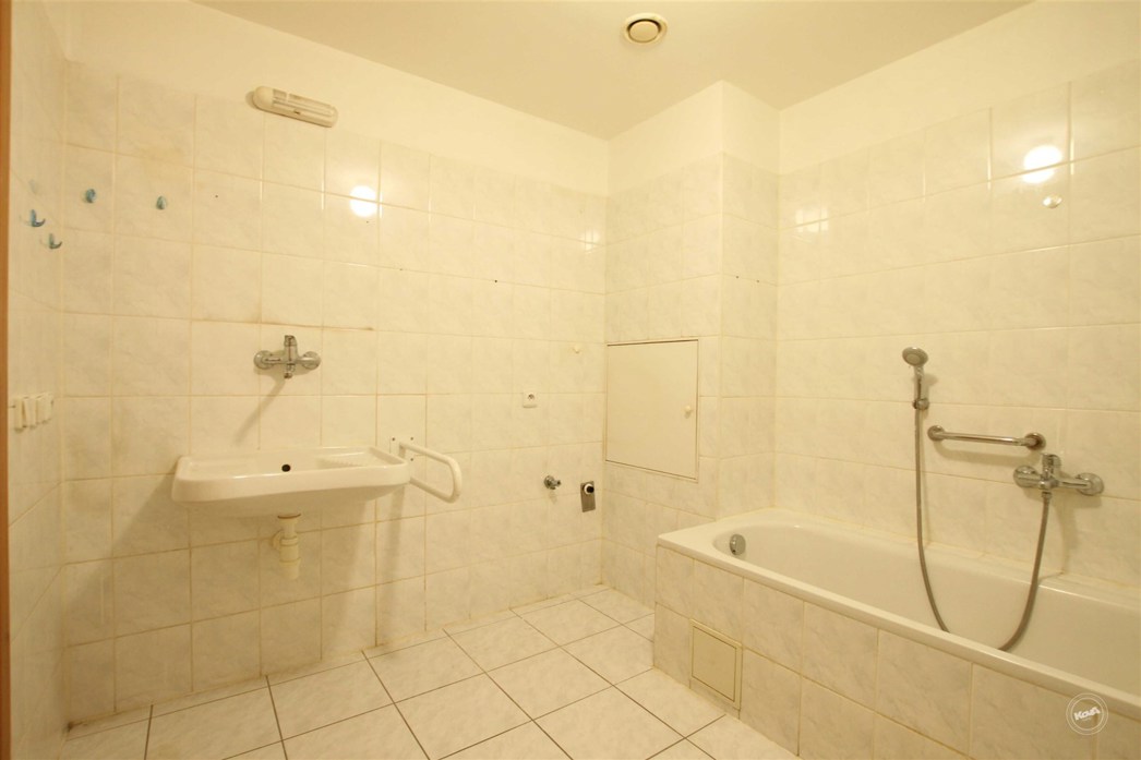 Plzen,_prodej_bytu_2+kk,_65_m2,_lodzie,_sklep,_garazove_stani_18_m2_011