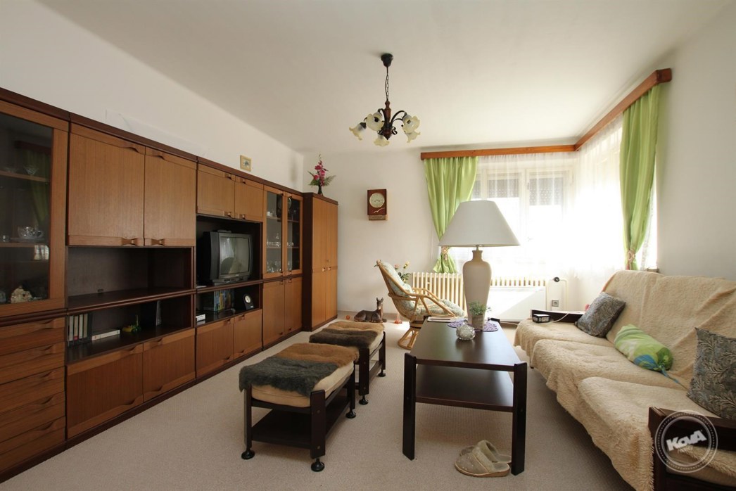 Příbram_-_Lhota_u_Příbramě,_prodej_domu_250_m2_se_zahradou_1529_m2,_garáž,_balkon,_sklep_15_