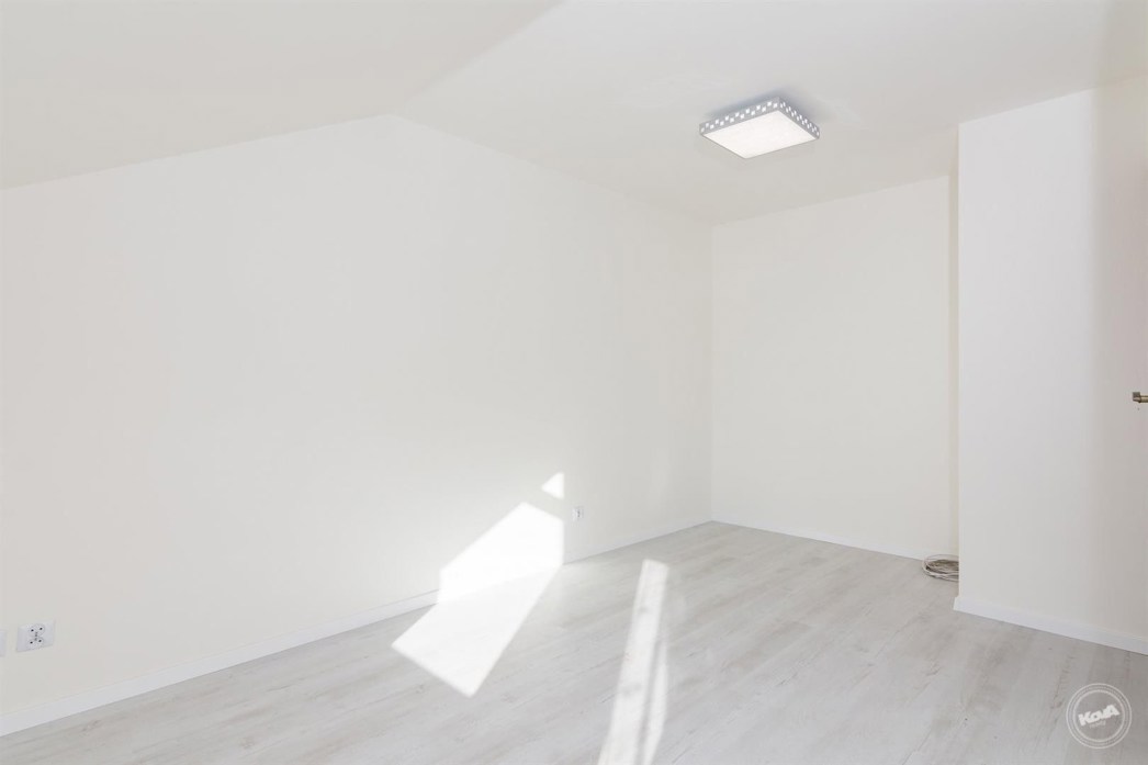 Prodej_rodinného_domu_5+kk,_132_m2_s_garáží_a_pozemkem_07