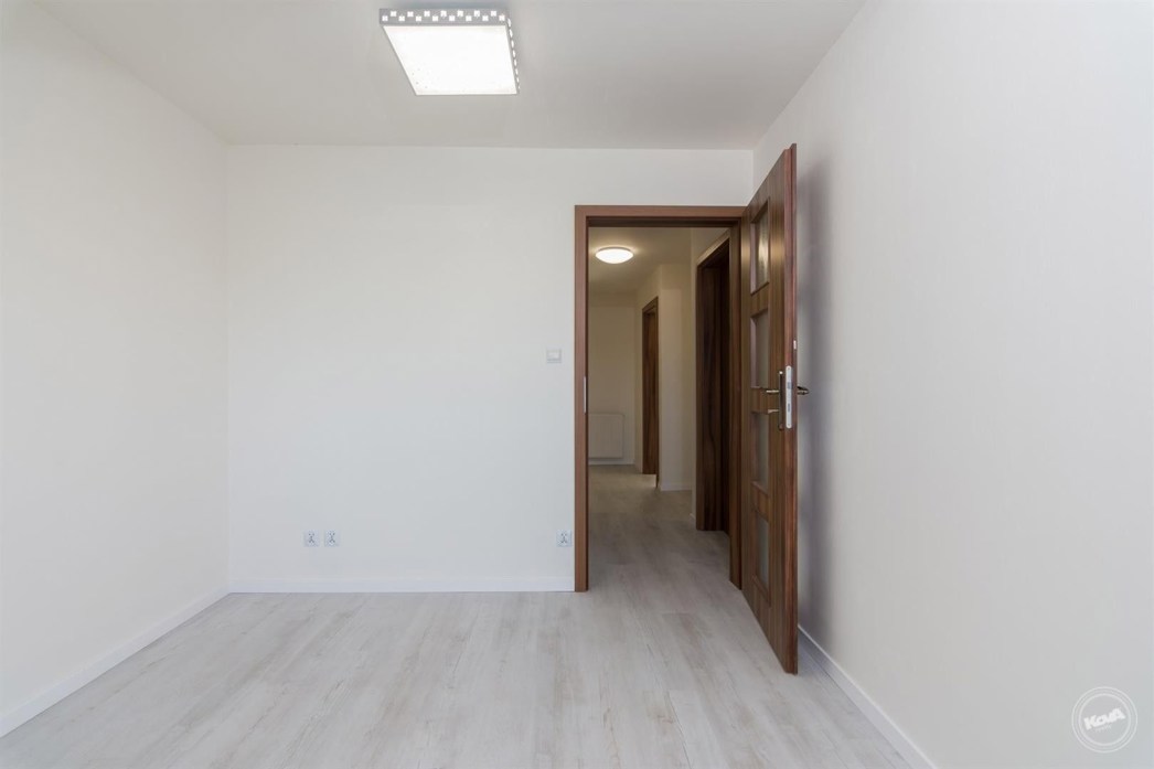 Prodej_rodinného_domu_5+kk,_132_m2_s_garáží_a_pozemkem_08