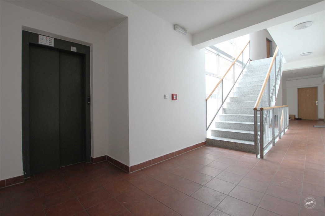 Plzen,_prodej_bytu_2+kk,_65_m2,_lodzie,_sklep,_garazove_stani_18_m2_014