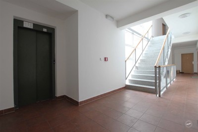 Plzen,_prodej_bytu_2+kk,_65_m2,_lodzie,_sklep,_garazove_stani_18_m2_014