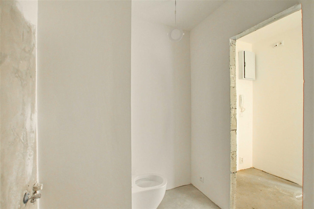 Pardubice,_prodej_bytu_2+kk_po_rekonstrukci_56_m2_+_lodzie,_sklep__003